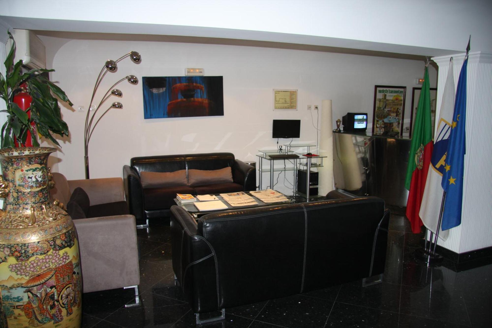 Hotel Turismo Miranda มีรันดา โด โดว์โร ภายนอก รูปภาพ