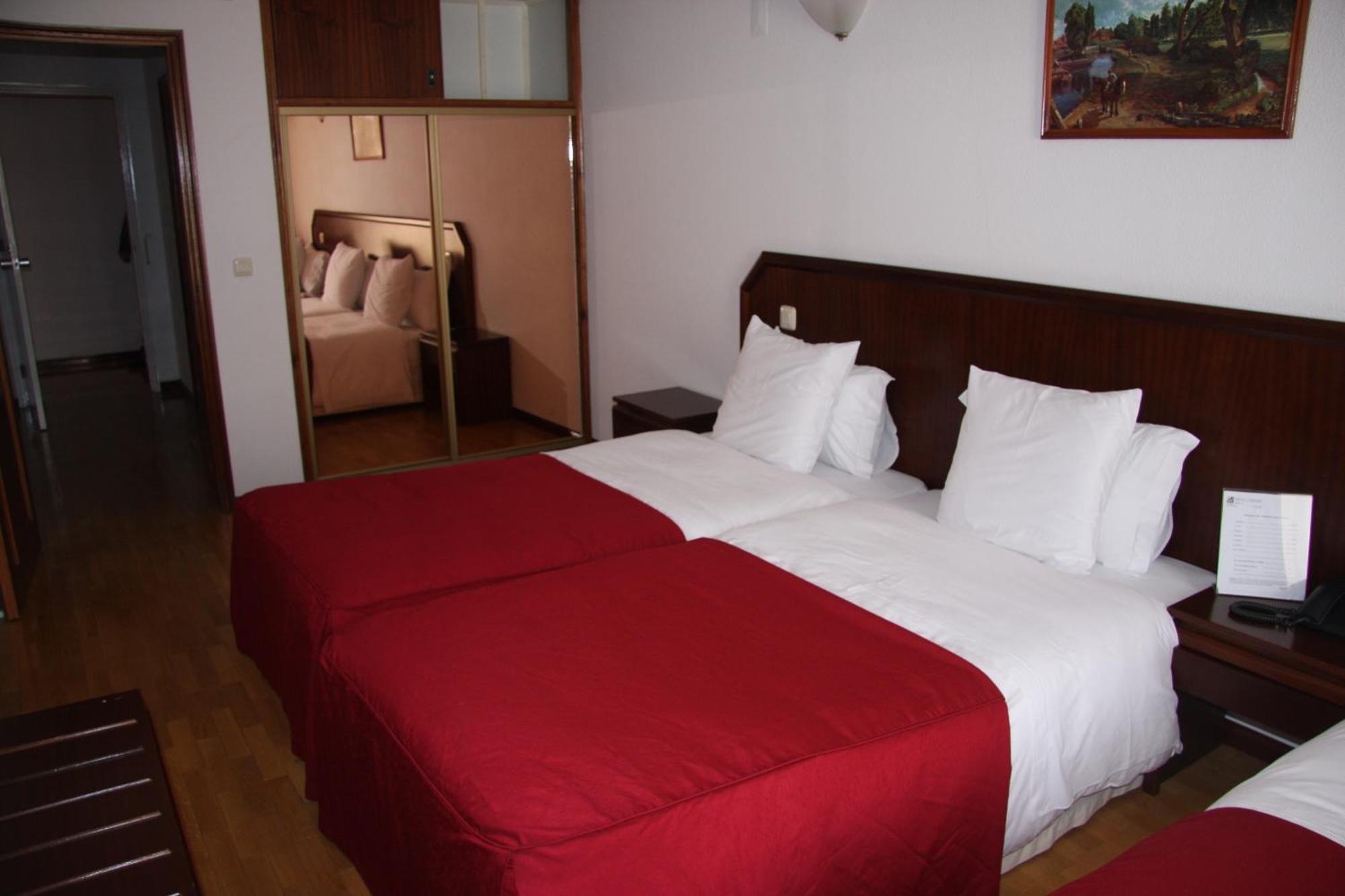 Hotel Turismo Miranda มีรันดา โด โดว์โร ภายนอก รูปภาพ